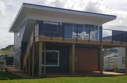 Pataua Casa | Cool & Funky Bach just one back from the beach at Pataua North