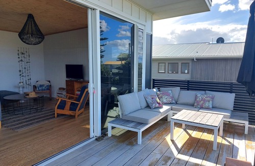 Pataua Casa | Cool & Funky Bach just one back from the beach at Pataua North