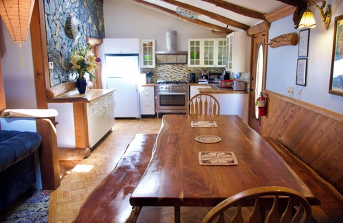 Midpines Casa | Cool Hippie House off Highway 140 and 27 miles from Yosemite Valley