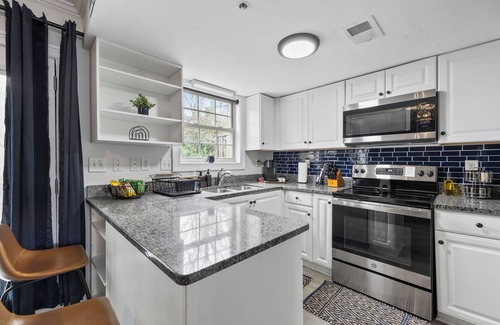 Smyrna Casa | Cool House of Blues Jazzy Theme 2BR 2.5BA Man Cave Parking W/D