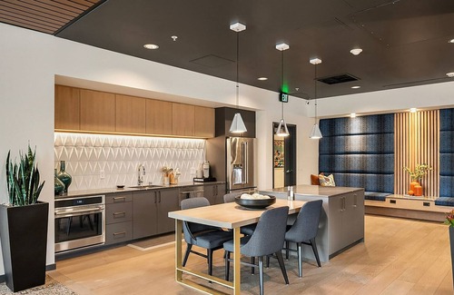 Totem Lake Apartamento | Cool Kirkland 1BR w/ Gym, Lounge, Balcony, A/C & W/D, by Blueground