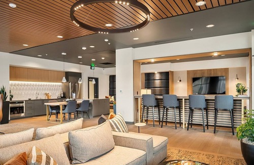 Totem Lake Apartamento | Cool Kirkland 1BR w/ Gym, Lounge, Balcony, A/C & W/D, by Blueground