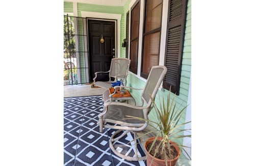 Monte Vista Casa | Mint Chip-SATX. Cool oasis on the St Mary Strip