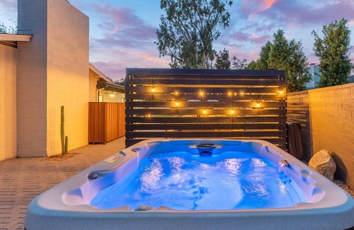 La Paz At Desert Springs Casa | Cool off in the pool! Minutes to golf and Kierland. Sleeps 12
