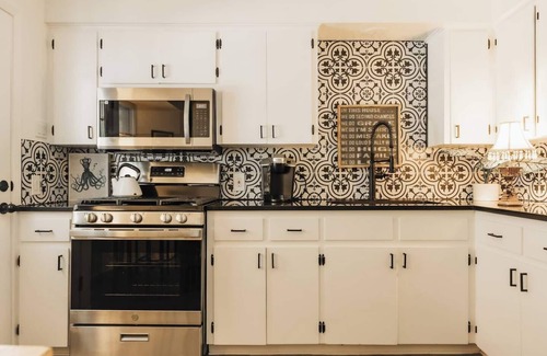 East Congress Casa | Cool@Pool,Eats&Shop@SoCO