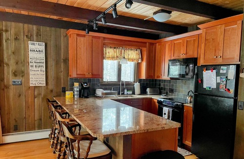 Mountain Acres Cabina | Cool Runnings Cabin: Rustic + Spacious w. Fireplace + FirePit 12 min to Stratton