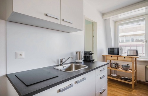 Seefeld Apartamento | Cool Seefeld Studio, near Opera, 1 min to Lake, by Blueground