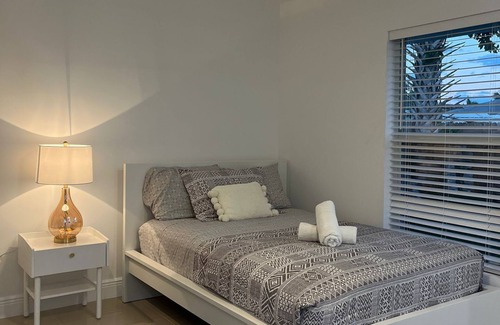 Greenacres Apartamento | Cool studio, all new, perfect for a couple. strategically located to enjoy WPB !