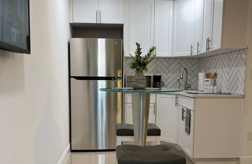 Greenacres Apartamento | Cool studio, all new, perfect for a couple. strategically located to enjoy WPB !