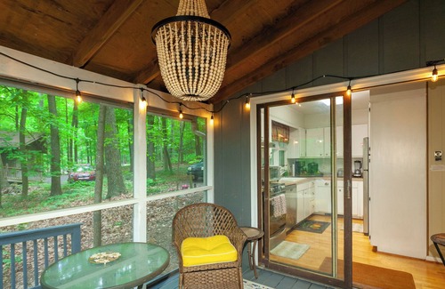 Berkeley Springs Cabaña | Treetop Cottage-Coolfont Mountainside Resort galardonado