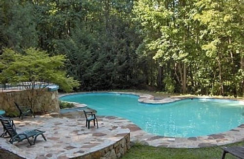 Berkeley Springs Cabaña | Treetop Cottage-Coolfont Mountainside Resort galardonado
