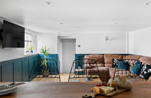 Teignmouth Apartamento | Coombe Bank - Seaboard spirit, contemporary chic with parking close to beach