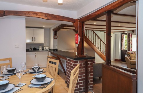 Ash Mill Cabaña | COOMBE COTTAGE, pet friendly, with a garden in South Molton