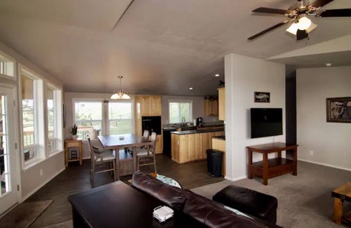 Roberts Casa | Cooney Reservoir Getaway