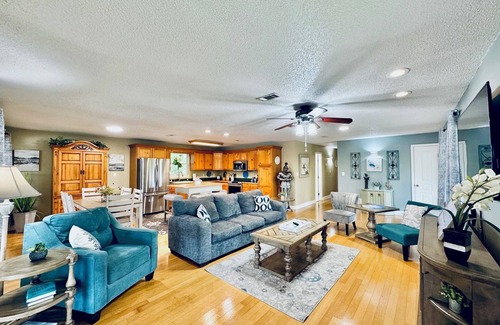 Milton Casa | Cooper Basin River House - 30 mins to beaches