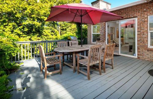 Beaverton Casa | Cooper Mountain Retreat