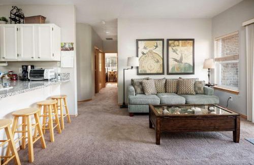 Beaverton Casa | Cooper Mountain Retreat
