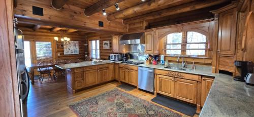 McHenry Casa | Coopers Run Five Bedroom Log Home with Hot Tub Pool Table and Views