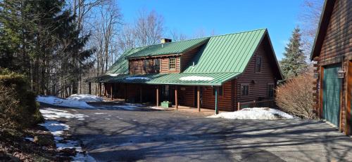 McHenry Casa | Coopers Run Five Bedroom Log Home with Hot Tub Pool Table and Views