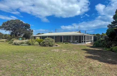 Nangkita Casa | COOROONG | FLEURIEU | HINDMARSH ISLAND - Secluded oasis