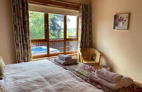 Cupar Chalet De Esquí | Copper Beech Lodge with Hot Tub