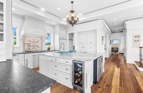 Indian Pass Casa | Copper Cove: Unique Beachfront Home with Hot Tub and Huge Kitchen. Sleeps 16!