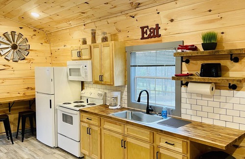 Winona Alquiler De RV | Copperhead Cabin #1 with trail access ! Pet Friendly