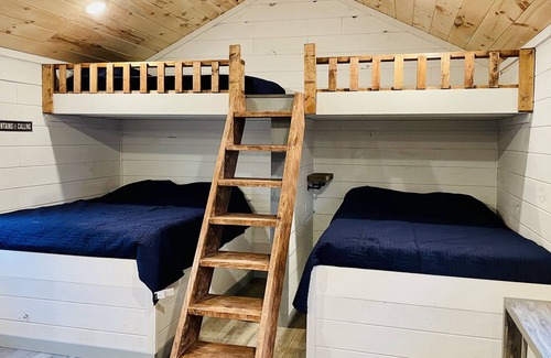 Winona Cabina | Copperhead Cabin #2. Direct trail access! Pet friendly