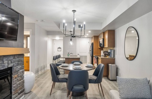 Copperstone Resort Condominio | Copperstone 2BR en las Montañas Rocosas canadienses: bañera de hidromasaje compartida que admite perros