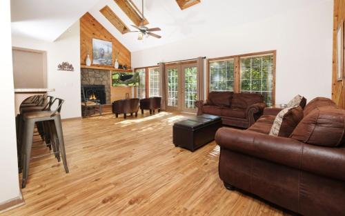 Chalet Village Villa | Coppertop View