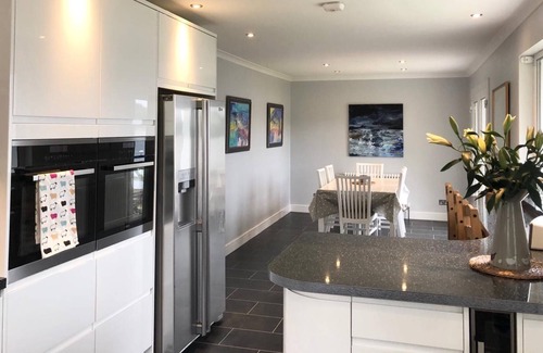 Balvicar Casa | Coquet Lodge, - a rural that sleeps 8 guests in 4 bedrooms