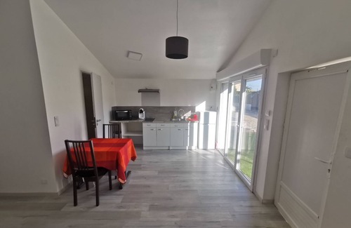 Saint-Alban-du-Rhone Apartamento | Coquet Studio Climatisé et Privatif à Saint-alban-du-rhone