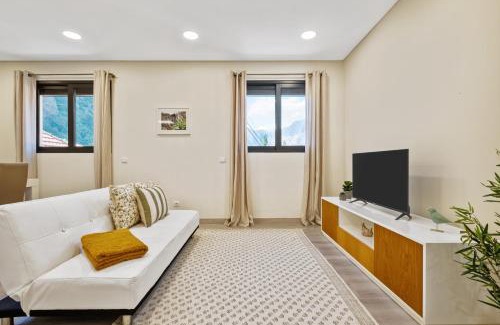 Curral das Freiras Apartamento | Coracao da Madeira by Homie