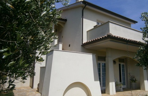 Pian di Rocca Apartamento | Coral apartment in a private villa