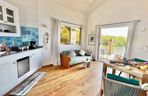 Isla Solarte Complejo | Coral Bay Bungalows