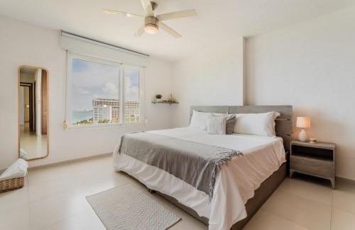 Puerto Juárez Apartamento | CORAL Beachfront 2BDR with pool by Casa Paraiso