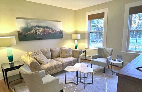Hampton Condominio | 'CORAL' by WanderWow