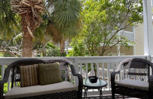 Key West Villa | Coral Garden by AvantStay Great Location w Balcony Shared Pool