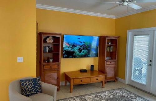 Key West Villa | Coral Garden by AvantStay Great Location w Balcony Shared Pool
