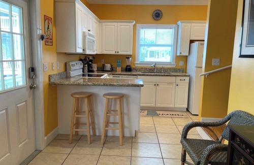 Key West Villa | Coral Garden by Avantstay Great Location w/ Balcony & Shared Pool