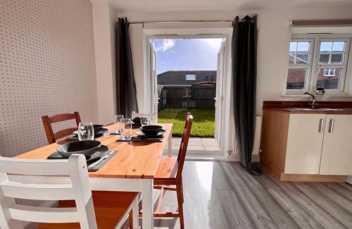 Thornaby On Tees Casa | Coral House by Blue Skies Stays