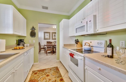Key West Villa | Coral Palm by AvantStay | Key West Walkable| Gated Community & Shared Pool