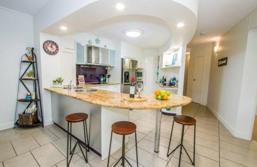 Agnes Water Apartamento | Coral Sands - Modern, Central Three-Bedroom Poolside Unit in Stunning Agnes Water