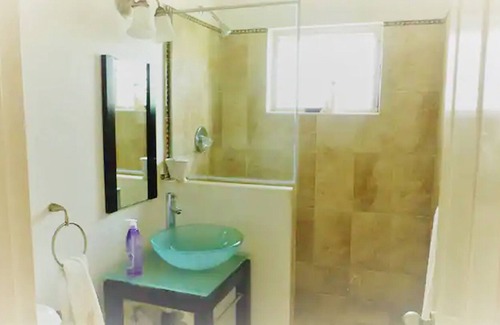 Apple Hall Apartamento | Coral Villa, Pool, Ocean Views, Beach & Sea