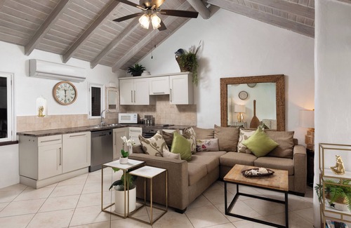 Lazaretto Apartamento | Coralita No.3, Oceanfront Apartment Near Sandy Lane