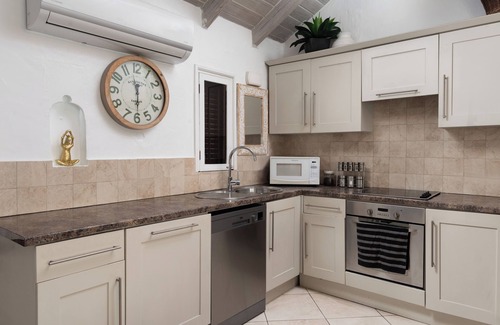 Lazaretto Apartamento | Coralita No.3, Oceanfront Apartment Near Sandy Lane