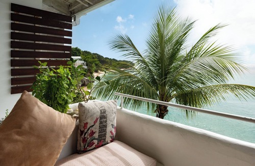 Lazaretto Apartamento | Coralita No.3, Oceanfront Apartment Near Sandy Lane