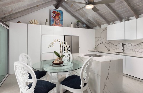 Lazaretto Apartamento | Coralita No.4, Oceanfront Apartment Near Sandy Lane