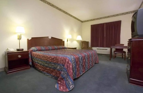College Hill Hotel | Coratel Inn and Suites by Jasper Wesley