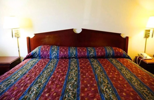 College Hill Hotel | Coratel Inn and Suites by Jasper Wesley